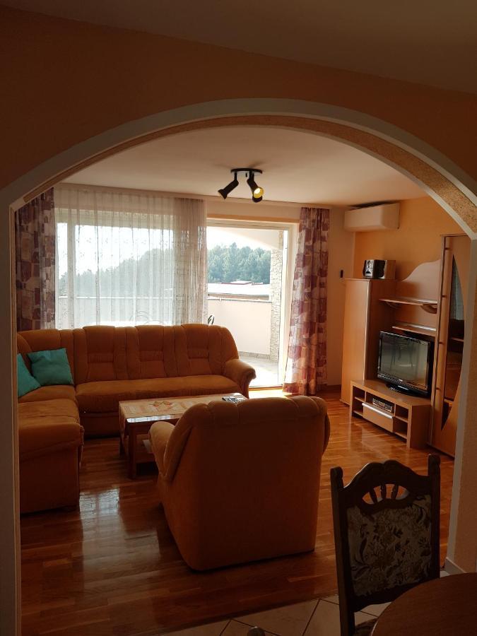 Apartmani Krajnovic Fazana Exterior photo